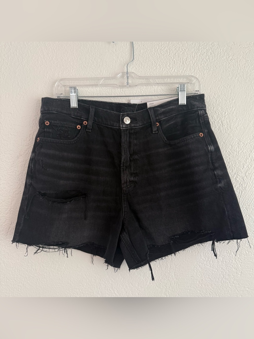 American Eagle Strigid Relaxed Short Size 8 Super High Rise Black Denim Cut Off